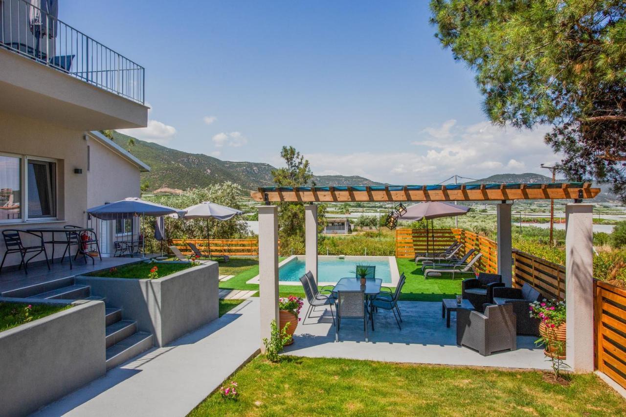 Privileged Villa Néa Péramos Dış mekan fotoğraf