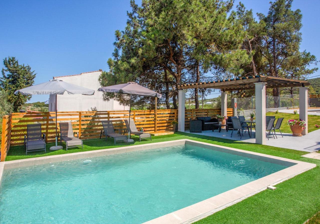 Privileged Villa Néa Péramos Dış mekan fotoğraf