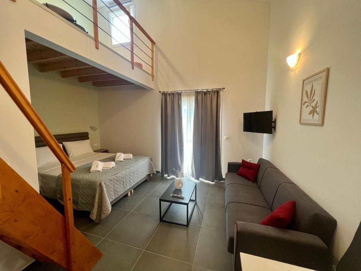 Privileged Villa Néa Péramos Dış mekan fotoğraf