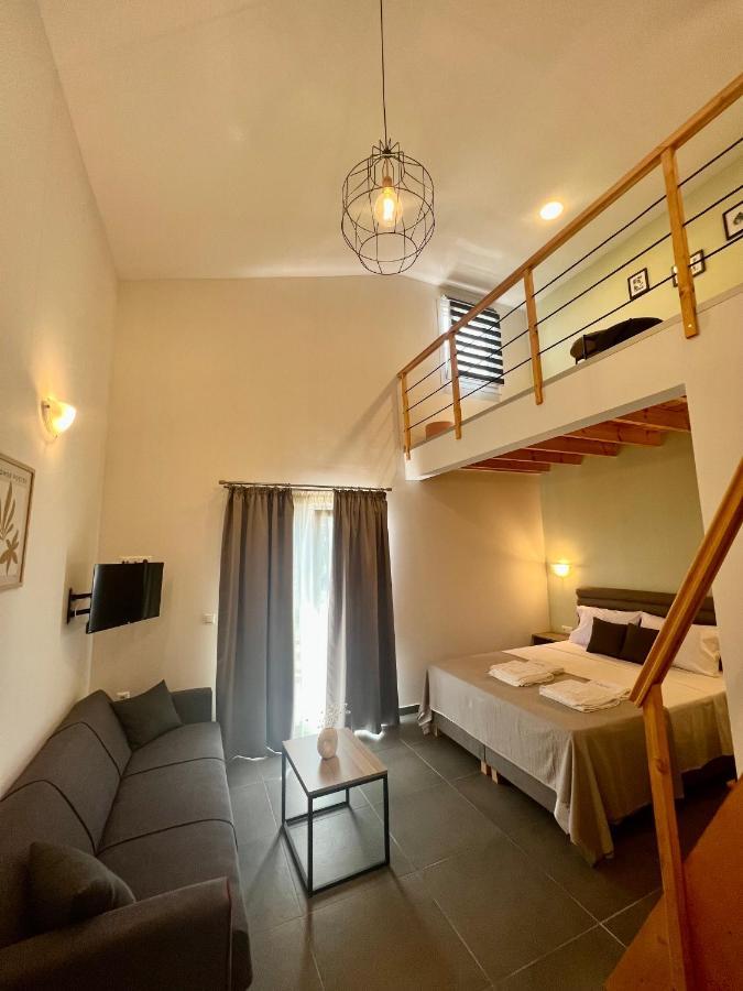 Privileged Villa Néa Péramos Dış mekan fotoğraf