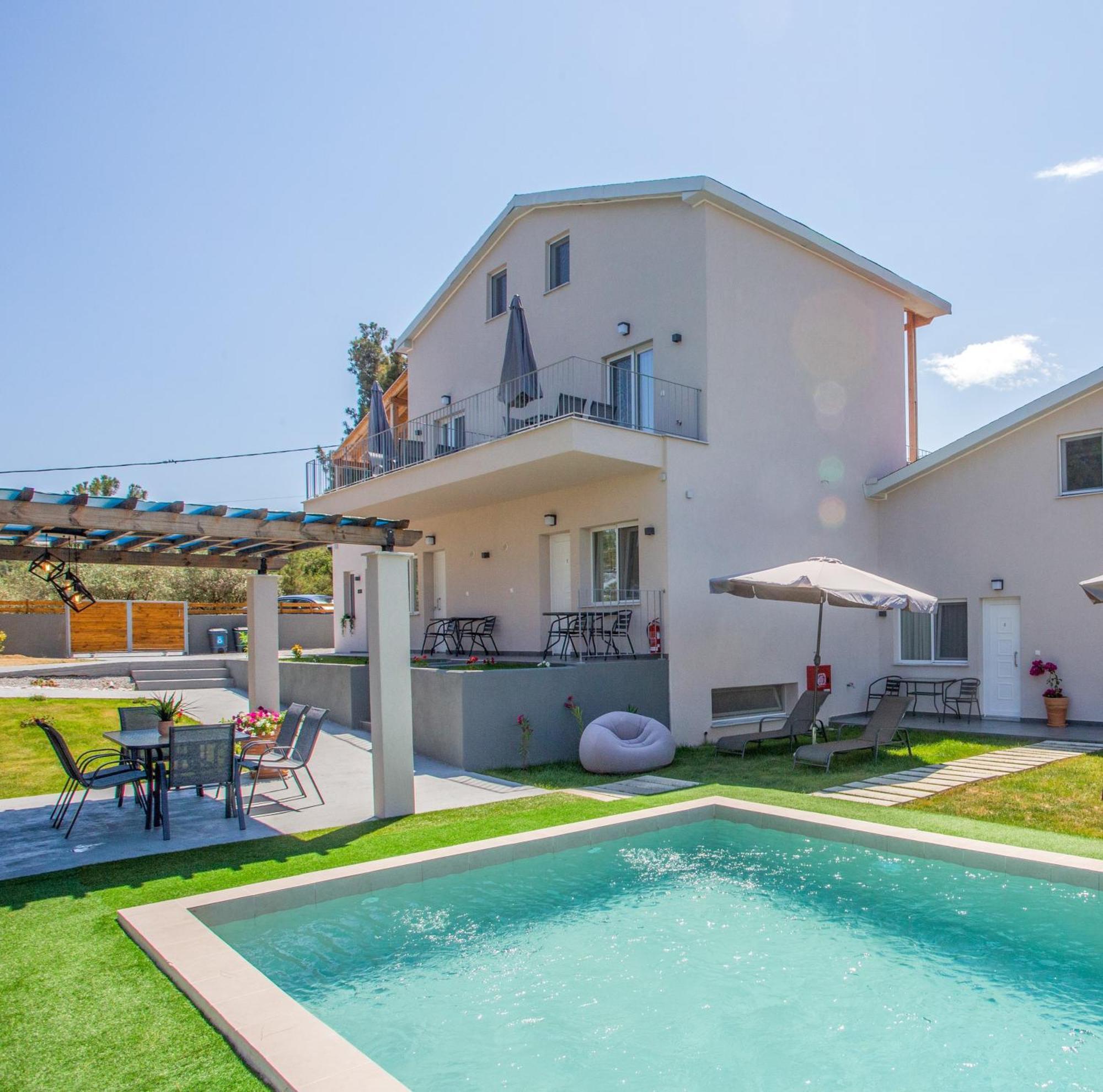 Privileged Villa Néa Péramos Dış mekan fotoğraf